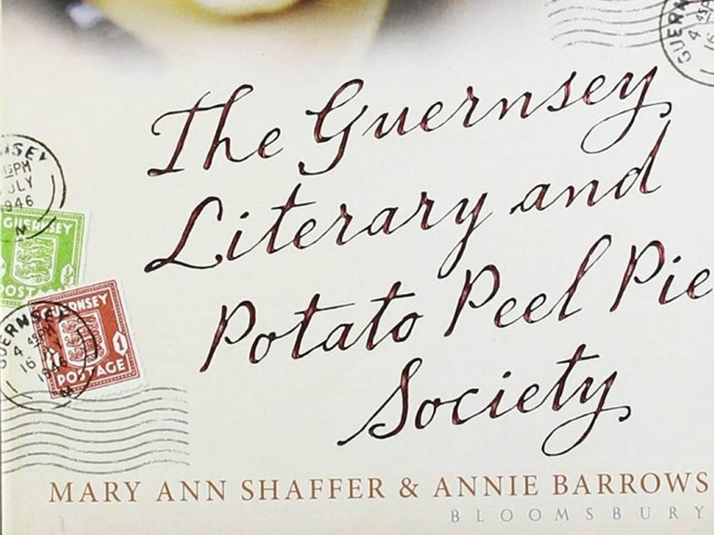 theguernseyliteraryandpotatopeelpiesociety_bookcover-portion